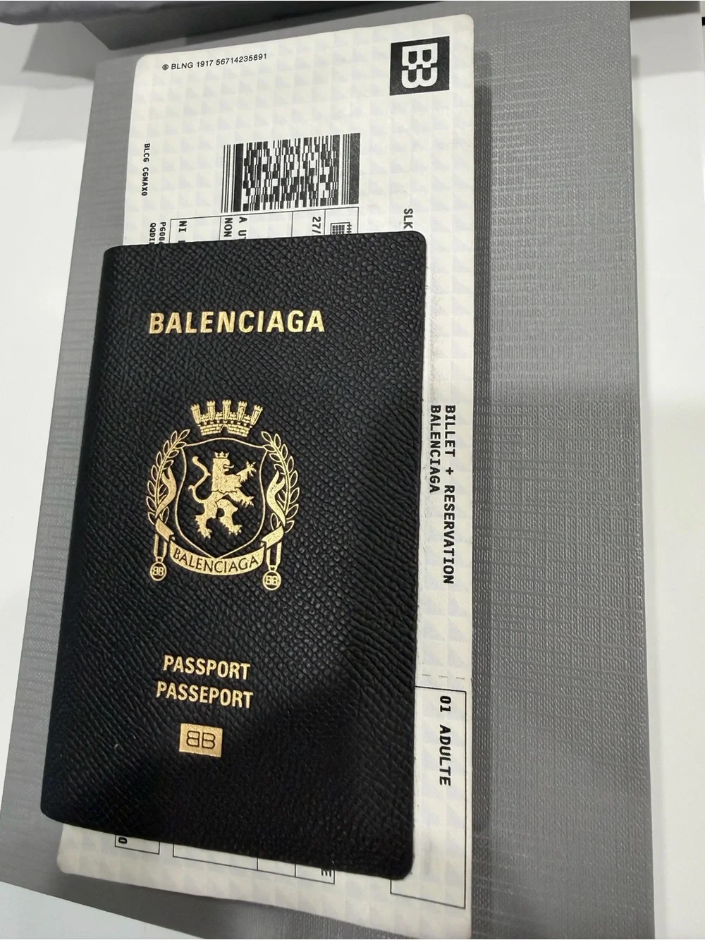 MEN'S PASSPORT LONG WALLET 1 TICKET IN BLACK BALENCIAGA